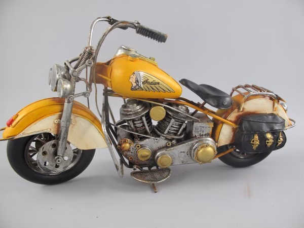 Retro Gele Motor van Blik – Decoratief Model 42 cm 1 Motor indian geel blik