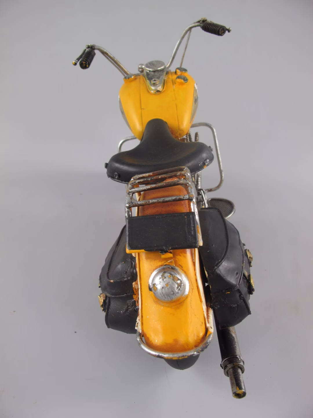 Retro Gele Motor van Blik – Decoratief Model 42 cm 4 Retro Gele Motor van Blik – Decoratief Model 42 cm - Afbeelding 4