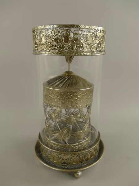 Robuuste metalen lantaarn/windlicht met draaiende koker. 2 Robuuste metalen lantaarn/windlicht met draaiende koker. - Afbeelding 2