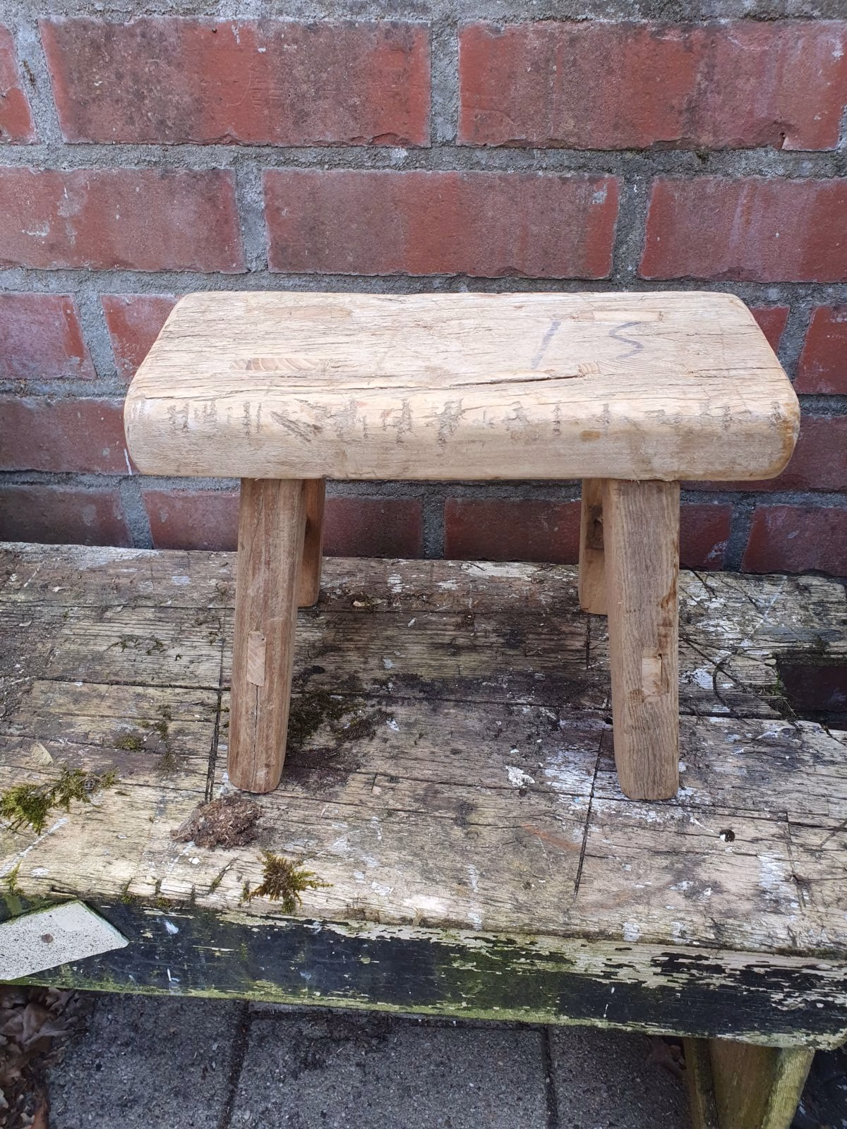 Landelijke houten krukje bankje 1 Landelijke houten krukje bankje