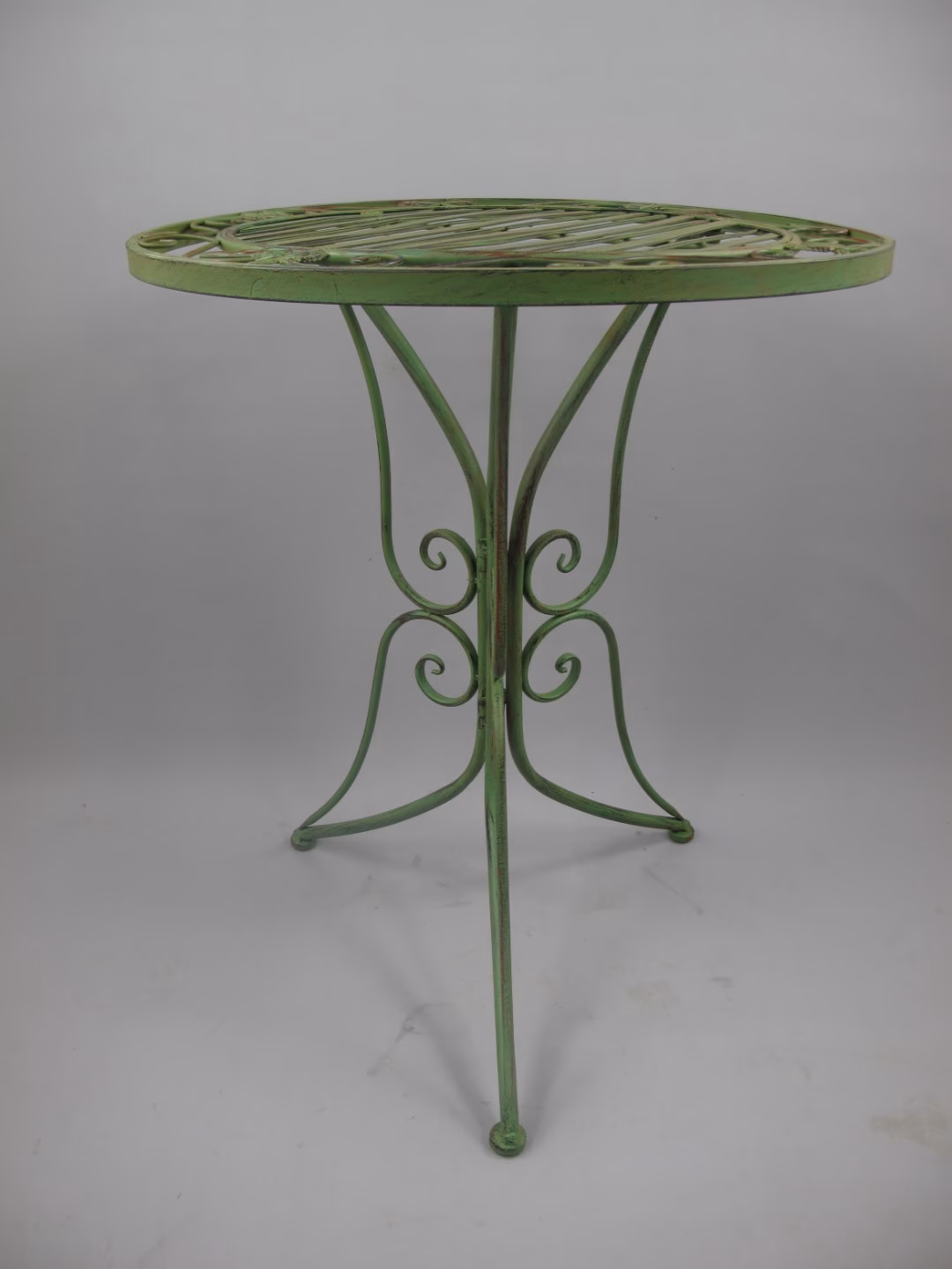 Bistroset Tafel Ø70 + 2 Stoelen – IJzer Rustiek Groen – Stevig & Stijlvol 3 Bistroset Tafel Ø70 + 2 Stoelen – IJzer Rustiek Groen – Stevig & Stijlvol - Afbeelding 3