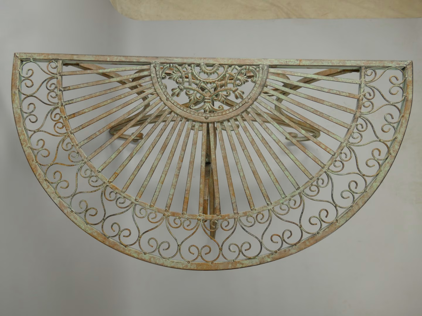 Wandtafel Halfrond – Roestig Groen | Klassiek Engels Tuinontwerp 3 Wandtafel Halfrond – Roestig Groen | Klassiek Engels Tuinontwerp - Afbeelding 3
