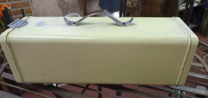 Brocante cakeblik inclusief houten plankje