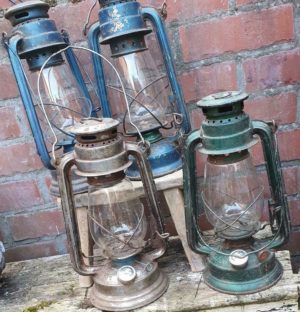 Vintage stormlamp zijn originele patine groenele patine zilver