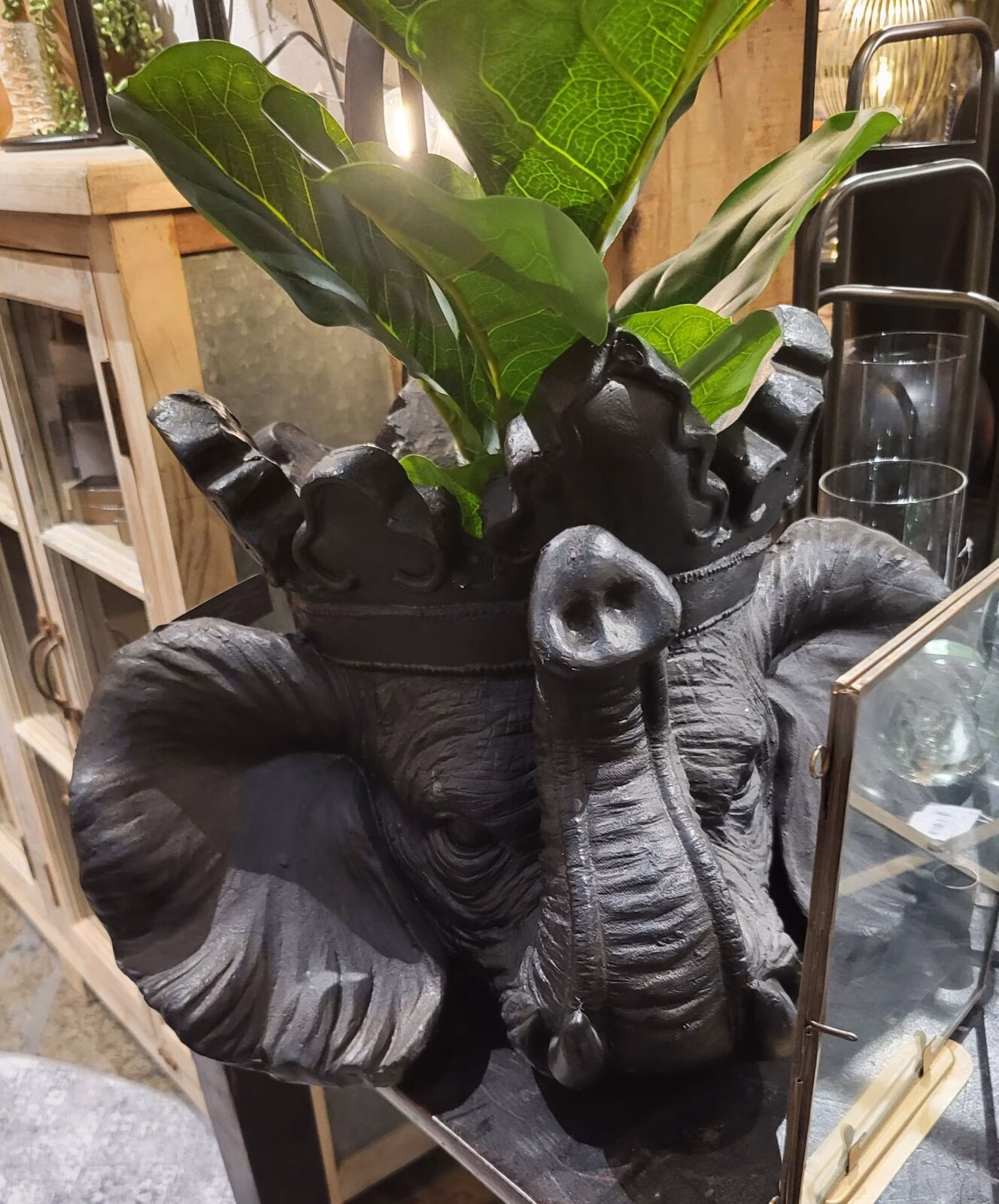 Bloempothouder olifant zwart 4 Bloempothouder olifant zwart