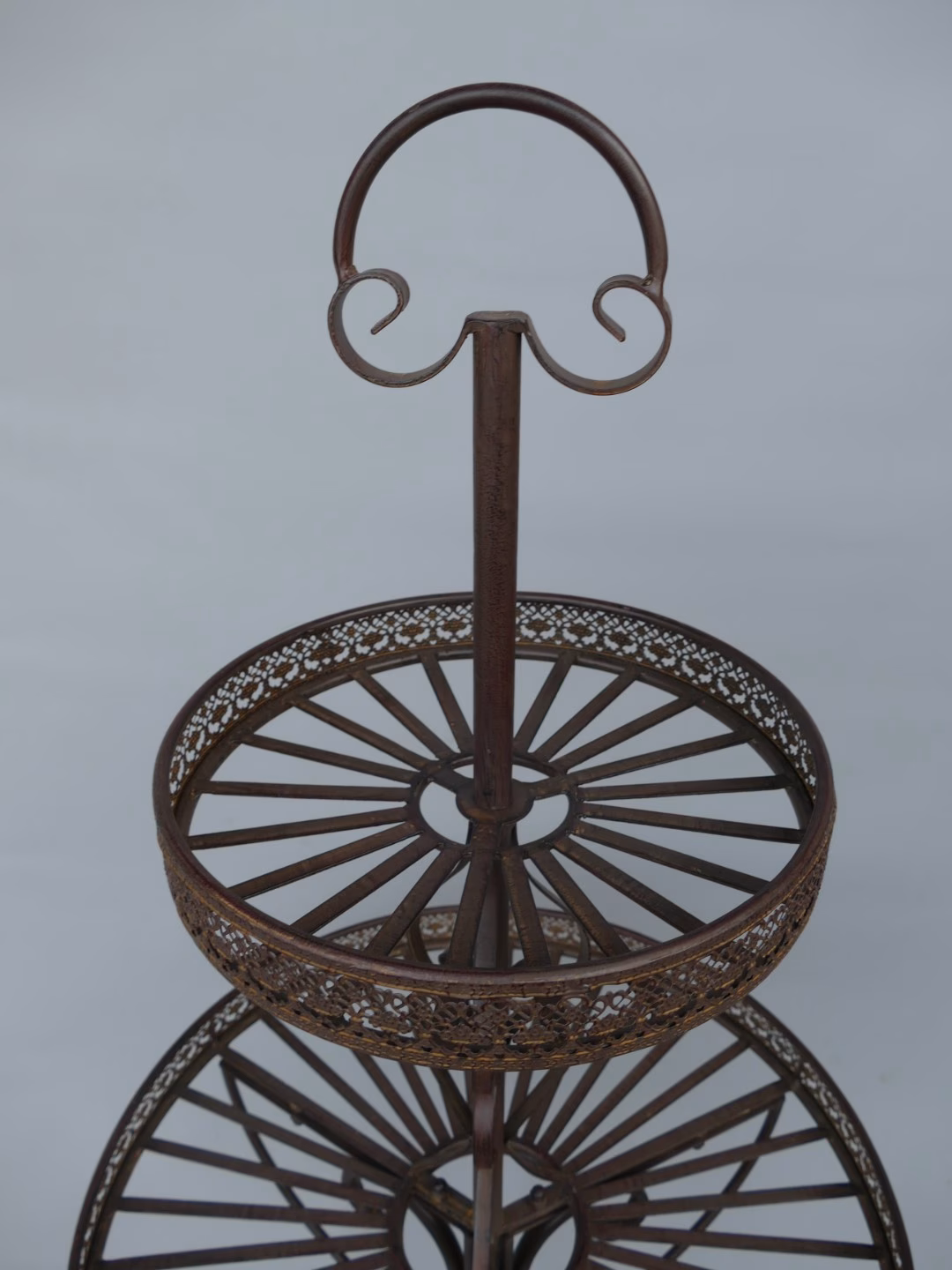 Grote klassieke etagère bruin 2 Grote klassieke etagère bruin