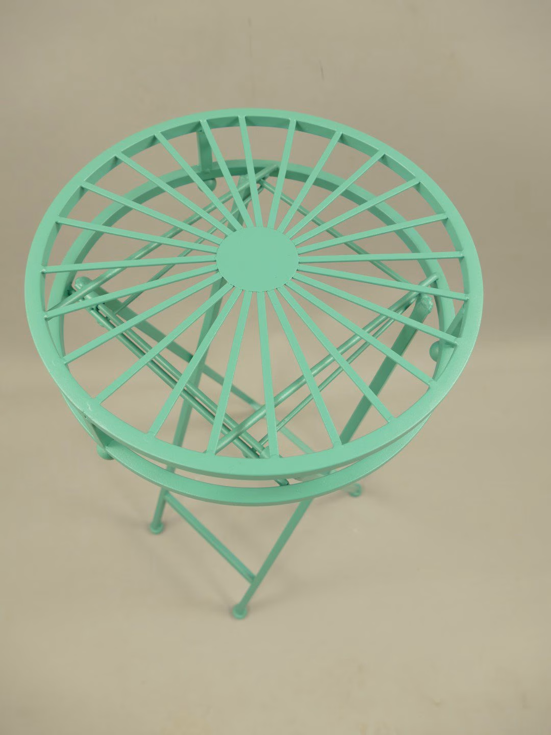 Bijzettafel rond groen 65 2 Bijzettafel rond groen 65