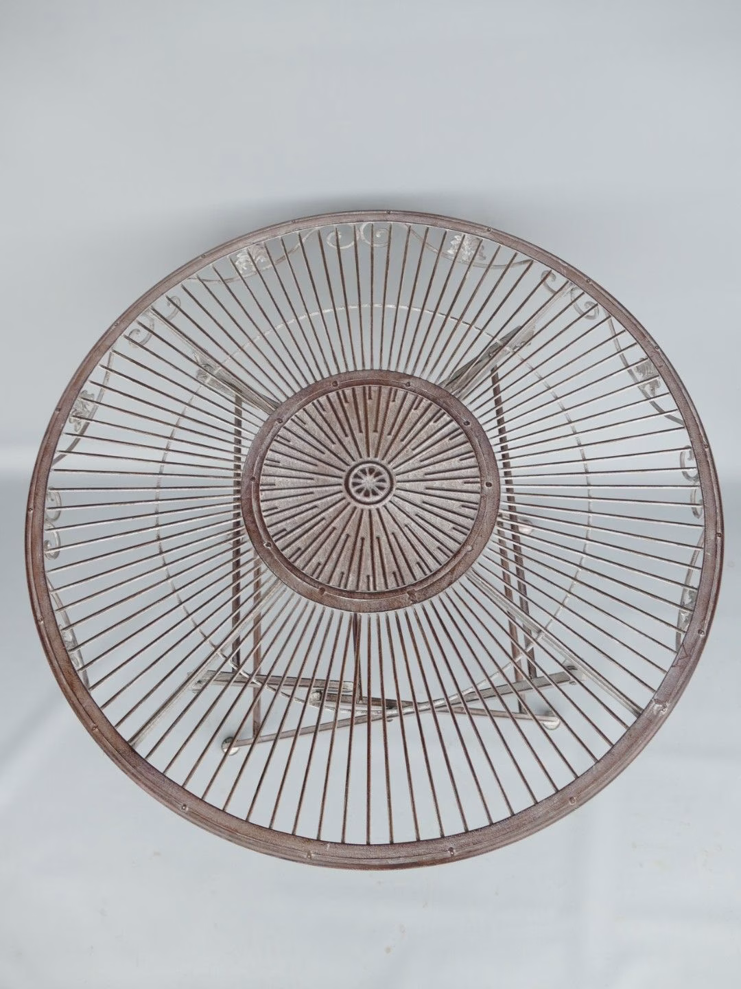 Bistroset Tafel Ø70 + 2 Stoelen – IJzer Rustiek Bruin – Stevig & Stijlvol 2 bistroset metaal rustiek bruin