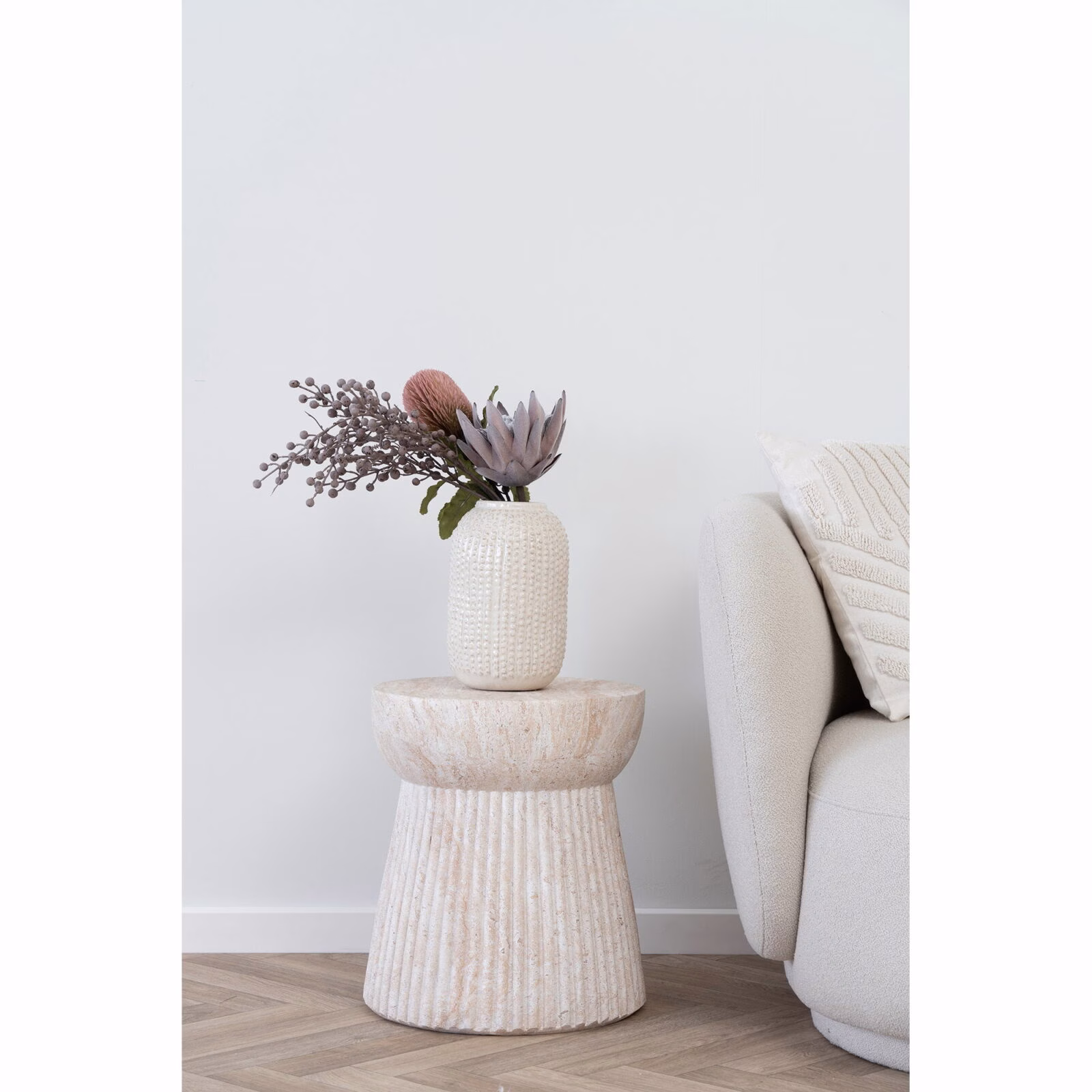 Bonn Bijzettafel – Modern Design in Fiberclay met Unieke Groefstructuur – Ø37x43 cm 2 Bonn Bijzettafel – Modern Design in Fiberclay met Unieke Groefstructuur – Ø37x43 cm - Afbeelding 2