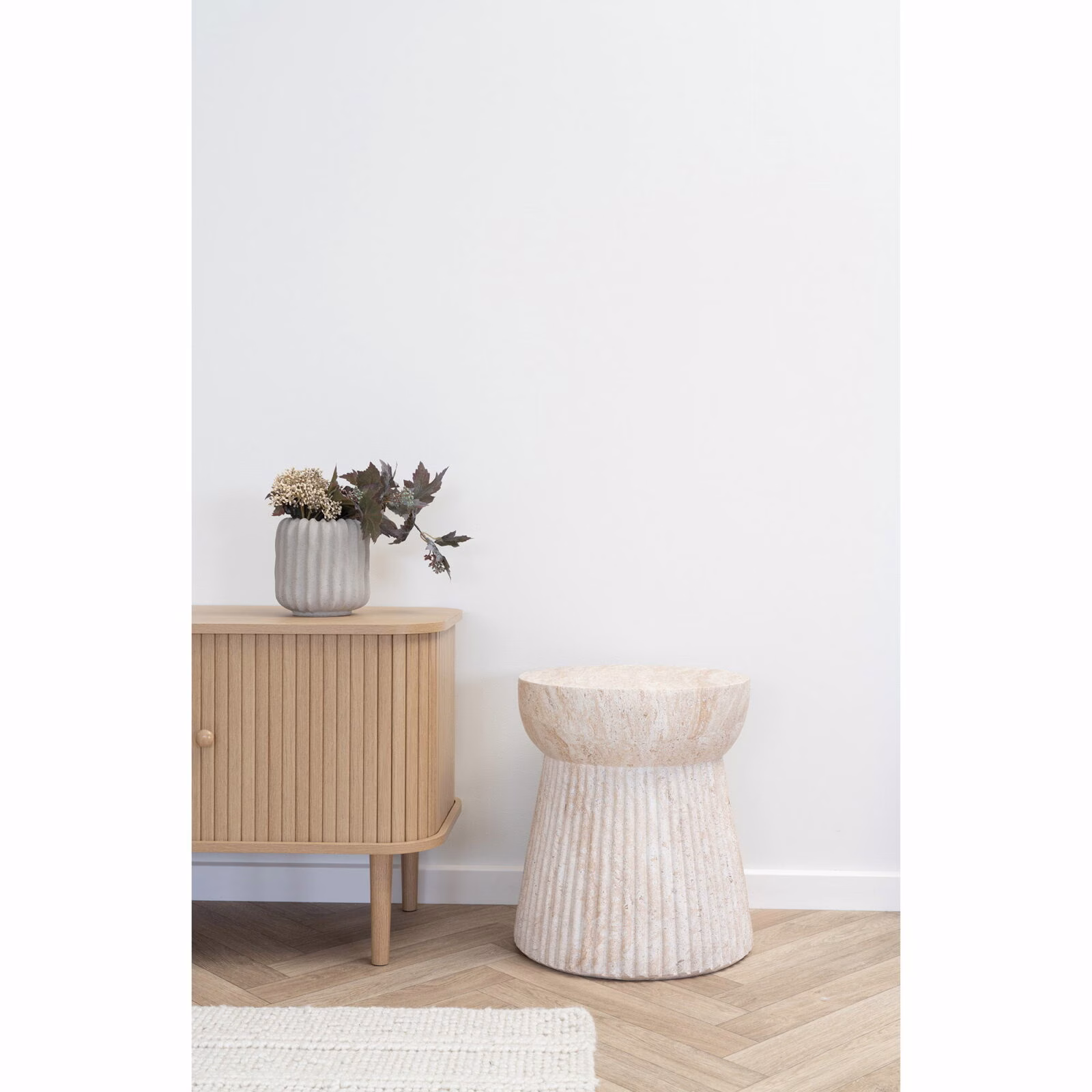 Bonn Bijzettafel – Modern Design in Fiberclay met Unieke Groefstructuur – Ø37x43 cm 4 Bonn Bijzettafel – Modern Design in Fiberclay met Unieke Groefstructuur – Ø37x43 cm - Afbeelding 4