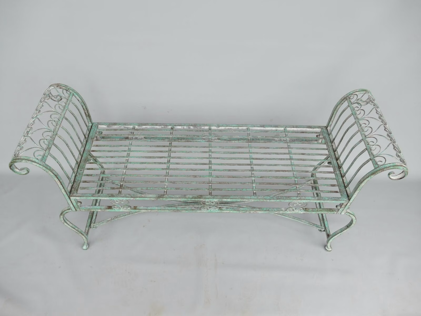 Loverbench van IJzer –134 cm Romantisch en Elegant Tuinbankje 1 loverbench-romantisch-tuinbankje