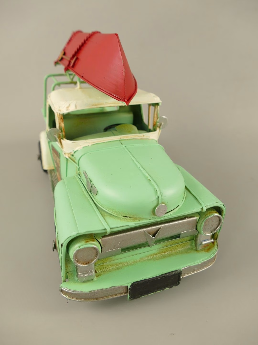 Vintage Modelauto met Rode Kano – Antiek IJzer 29 cm – Retro Surfing Collectors Item 2 Vintage Modelauto met Rode Kano – Antiek IJzer 29 cm – Retro Surfing Collectors Item - Afbeelding 2
