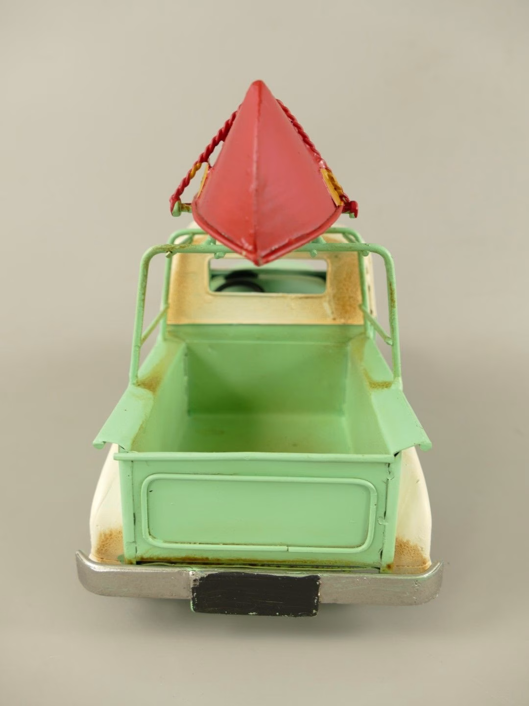 Vintage Modelauto met Rode Kano – Antiek IJzer 29 cm – Retro Surfing Collectors Item 4 Vintage Modelauto met Rode Kano – Antiek IJzer 29 cm – Retro Surfing Collectors Item - Afbeelding 4
