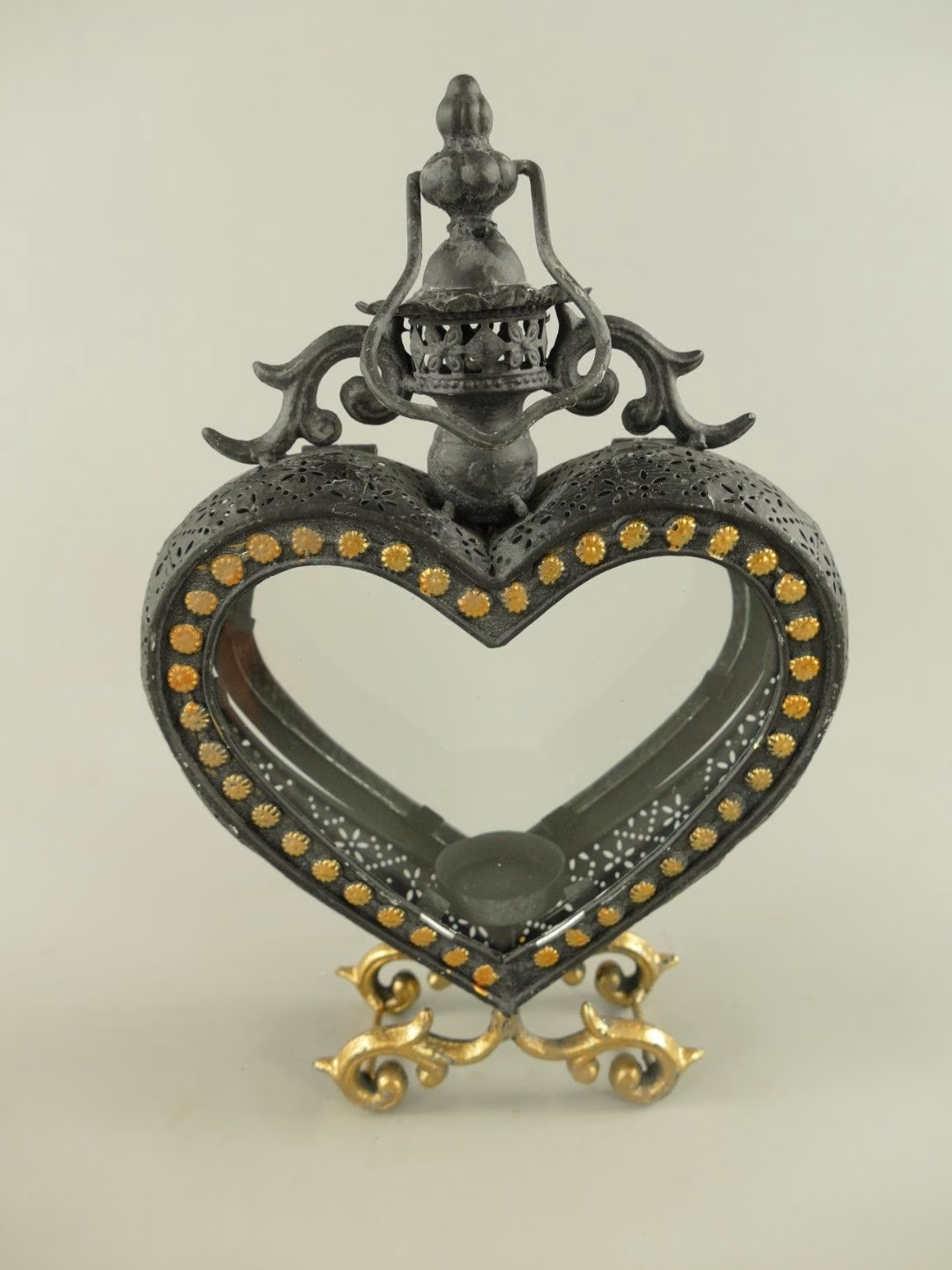 Hartvormige Lantaarn Zwart – Stijlvolle Romantische Sfeerlantaarn (IJzer & Glas, 32x22x7 cm) 4 Hartvormige Lantaarn Zwart – Stijlvolle Romantische Sfeerlantaarn (IJzer & Glas, 32x22x7 cm) - Afbeelding 4