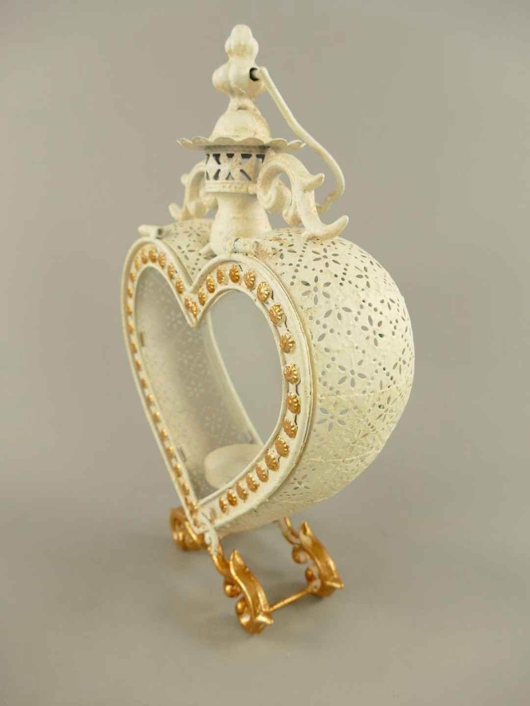 Hartvormige Lantaarn Wit Crème Goud – Sfeervolle Kaarsenhouder – 32 cm – Rustiek & Romantisch 3 Hartvormige Lantaarn Wit Crème Goud – Sfeervolle Kaarsenhouder – 32 cm – Rustiek & Romantisch - Afbeelding 3