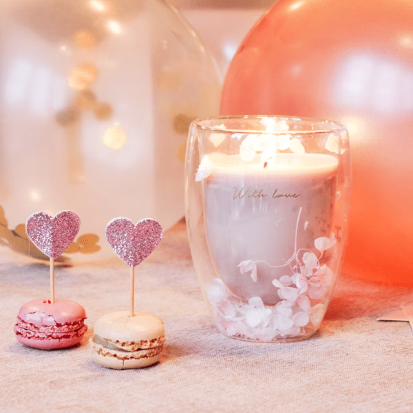 Luxe Sojakaars With Love – Green Tea Time (50 branduren) 3 Luxe sojakaars With Love Green Tea Time met bloemen in dubbelwandig glas