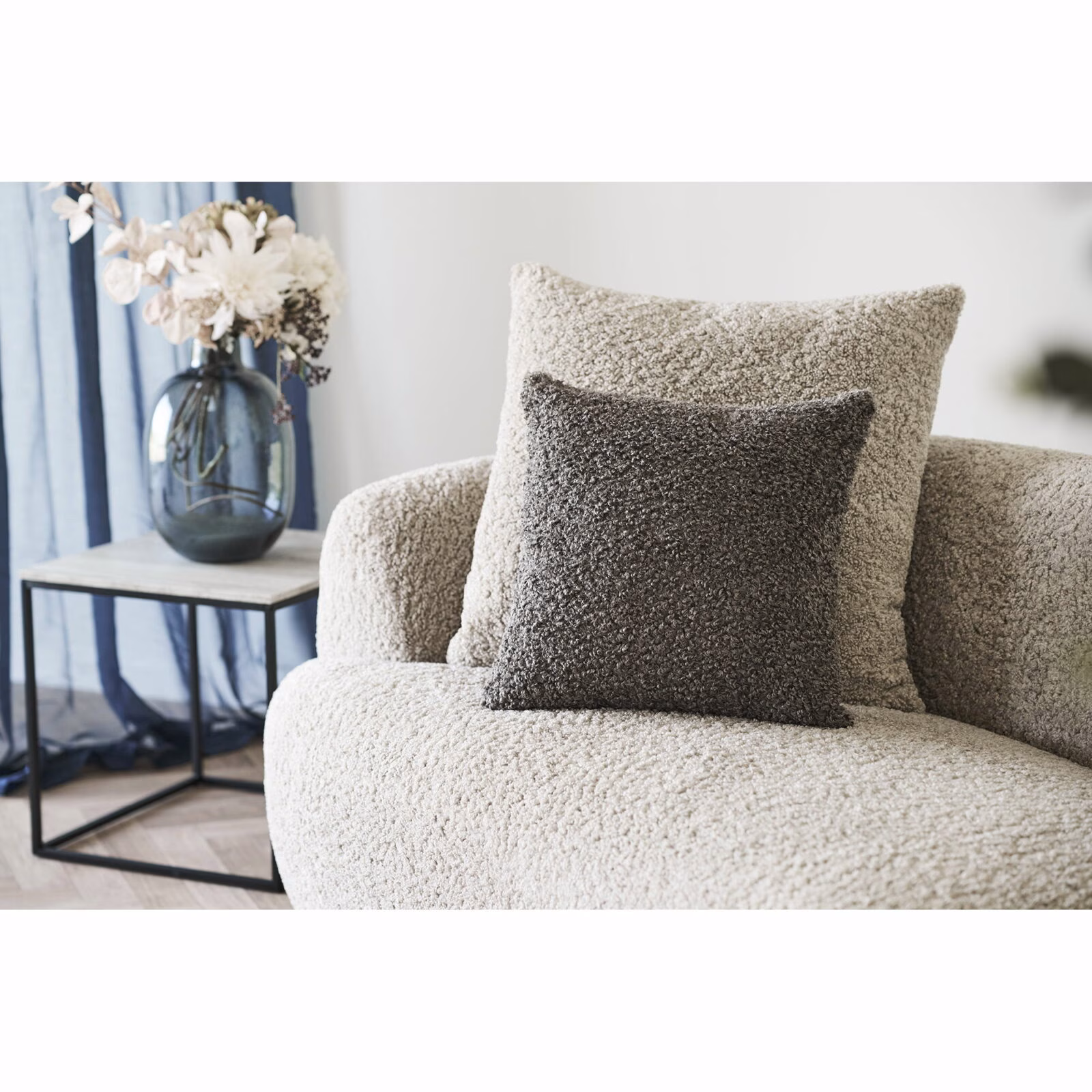 Sierkussen “Soft Blend” – Luxe Mix van Katoen & Polyester, Comfort & Stijl 3 Sierkussen “Soft Blend” – Luxe Mix van Katoen & Polyester, Comfort & Stijl - Afbeelding 3