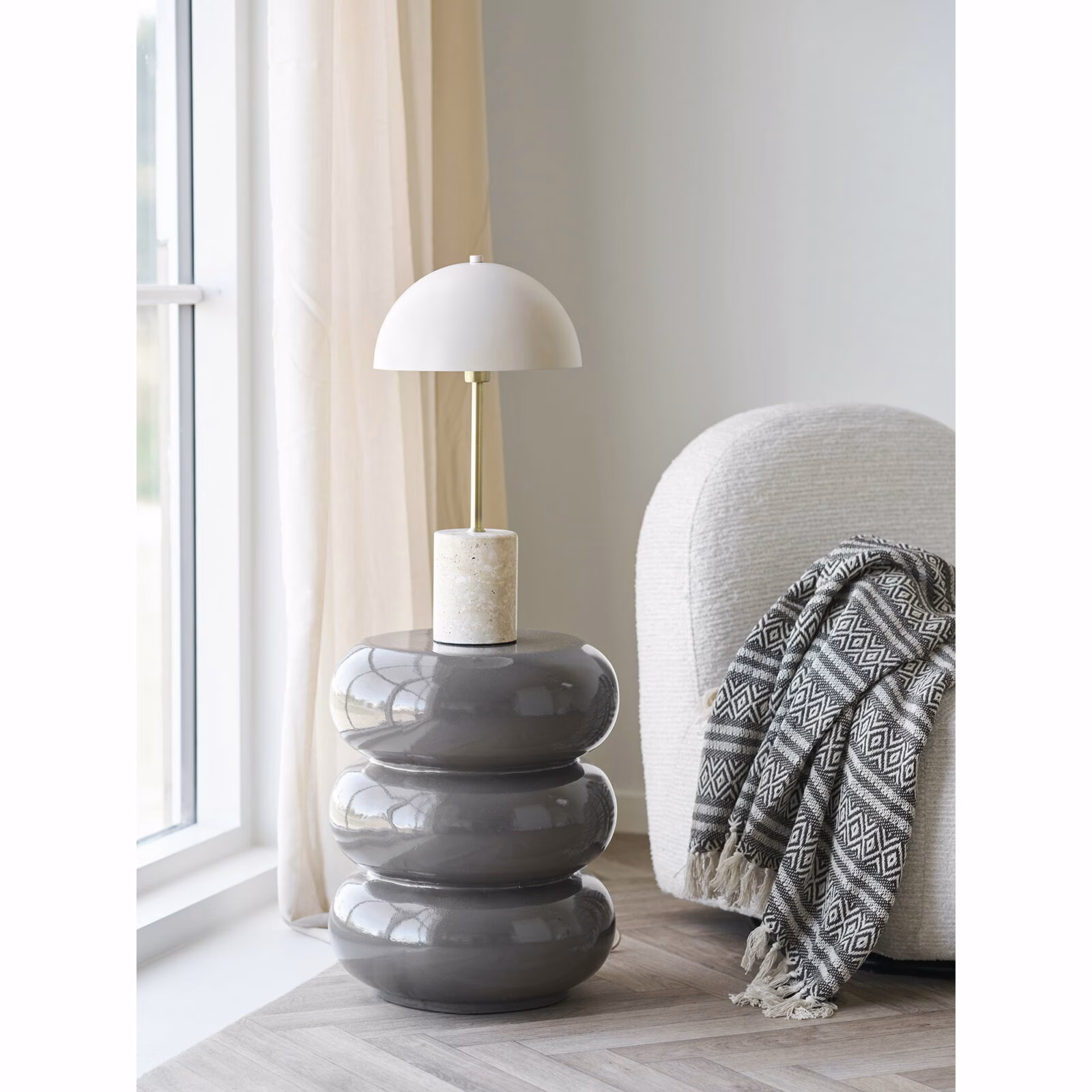 Rosolina Bijzettafel – Bruin Glasvezel Design met Ronde Vorm 3 Rosolina Bijzettafel – Bruin Glasvezel Design met Ronde Vorm - Afbeelding 3