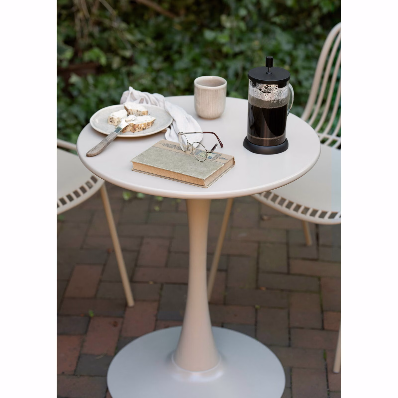 Barletta Bistro Tafel – Taupe – Polypropyleen & Staal – Ø70 × 73,5 cm 2 Barletta Bistro Tafel Taupe