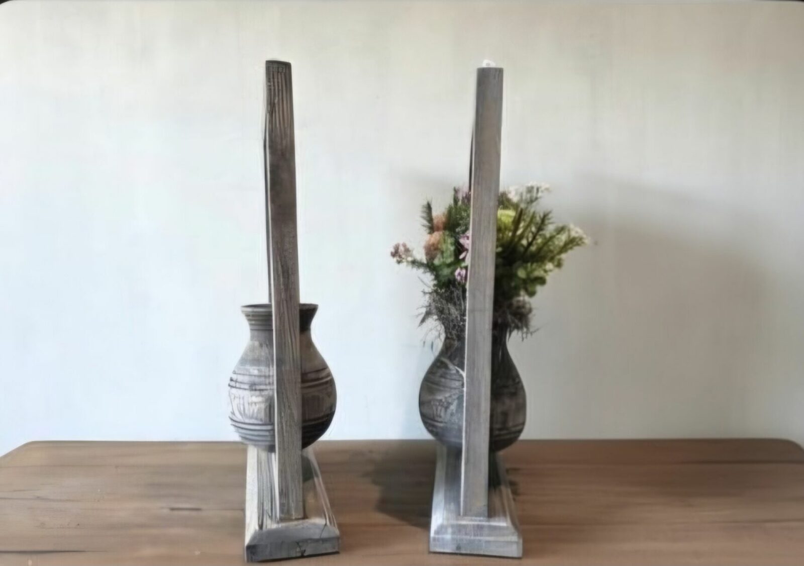 Uniek Wandpaneel met Dubbele Nepalese Pot – Stoer & Sober Houten Decoratiepaneel 2 Uniek Wandpaneel met Dubbele Nepalese Pot – Stoer & Sober Houten Decoratiepaneel - Afbeelding 2