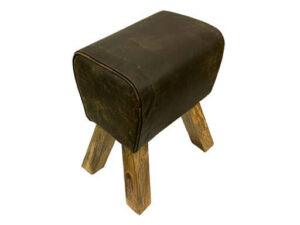 Bruine turnbok kruk van leer met teakhouten poten – Bok S 44×30×51 cmvan leer met teakhouten poten – Bok S 44×30×51 cm