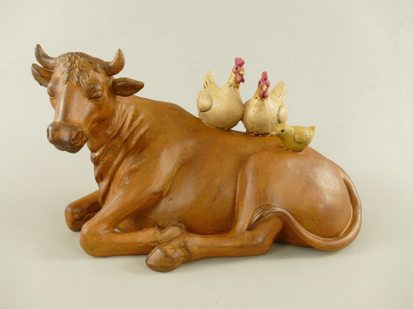 Landelijk Beeld Koe met Kippen en Kuiken | Rustieke Boerderijdecoratie 4 Landelijk Beeld Koe met Kippen en Kuiken | Rustieke Boerderijdecoratie